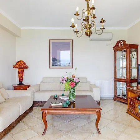 Villa Lassi Sleeps 7 Pool Air Con Wifi *